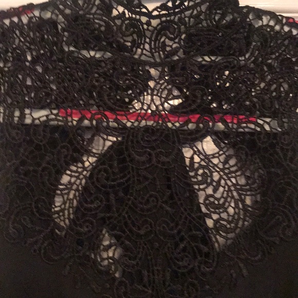 Gorgeous lace neck blouse - Picture 3 of 5